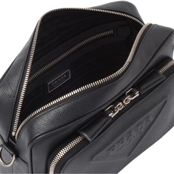 🆕PRADA Bandiliera Black Saffiano Logo Embossed Crossbody Camera Bag SHW • UNISEX - Picture 4 of 11